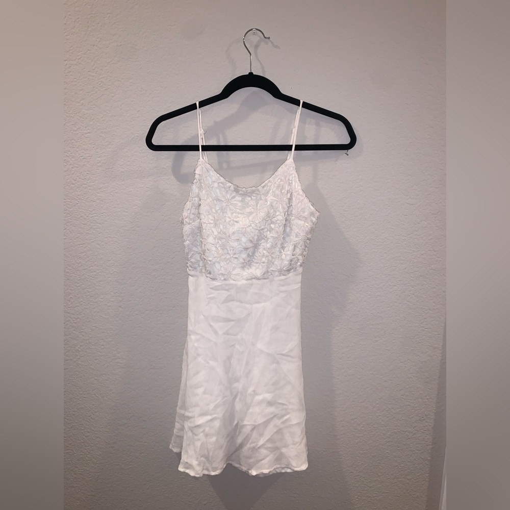 Super Cute Floral Tie/Zip Back Dress - Picture 7 of 7